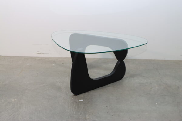 ブラック・トライアングルガラスコーヒーテーブル｜BE250200089