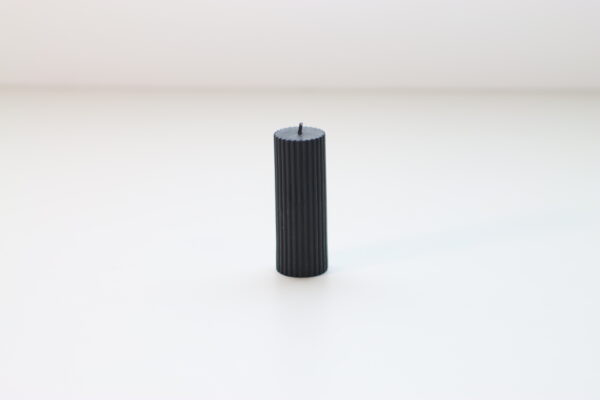 プリーツ・ピラーキャンドル・ブラック（小）｜AB250100357
