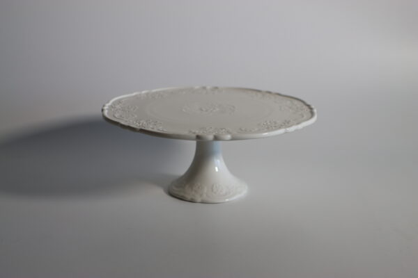 ホワイト・アラベスクレリーフ・ケーキスタンドド｜DB250100045