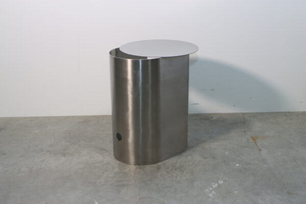 モダン・ステンレス・シェルフサイドテーブル｜BE250100041