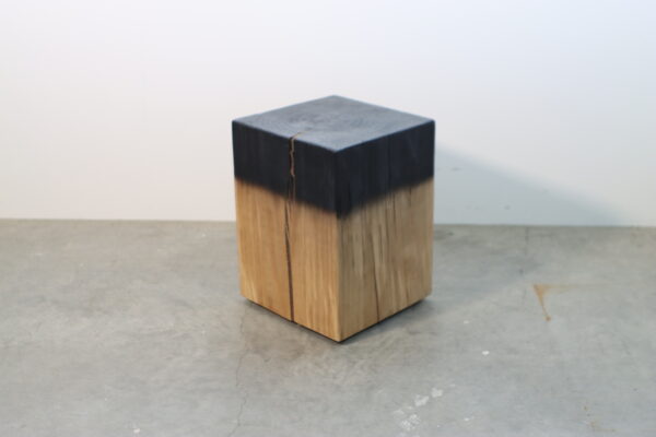 モダン・バーンド・ウッドスツール｜BD250000037