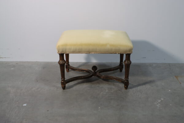 クラシック・ベルベットオットマン｜BA250000071